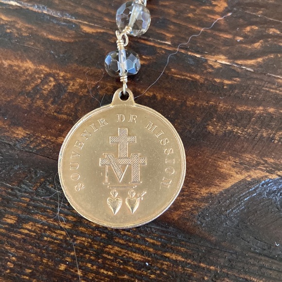 Luxurious VIRGINS SAINTS & ANGELS pearl and gold necklace - Picture 3 of 7